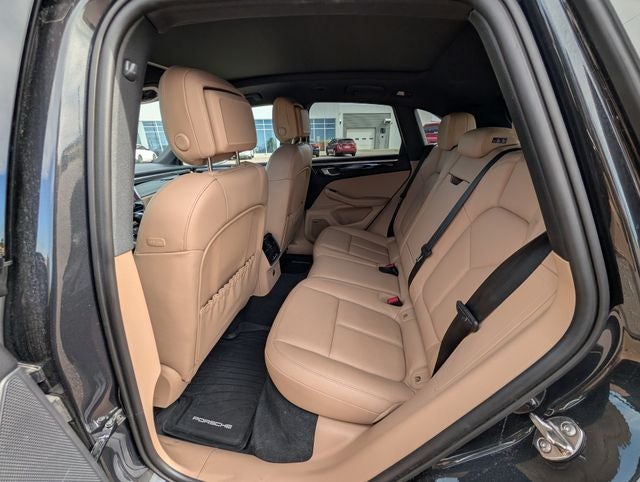 2022 Porsche Macan Base