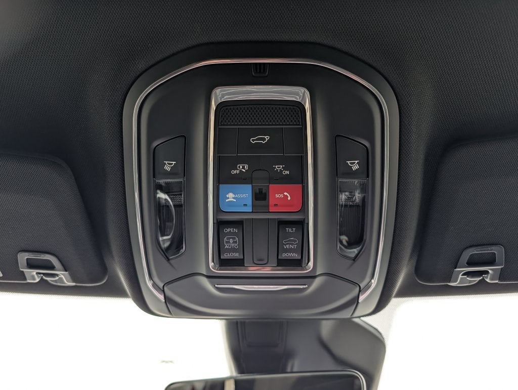 2027 Jeep Grand Cherokee LAREDO X 4X4