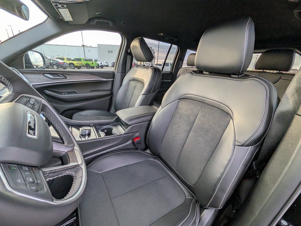 2026 Jeep Grand Cherokee Laredo Altitude