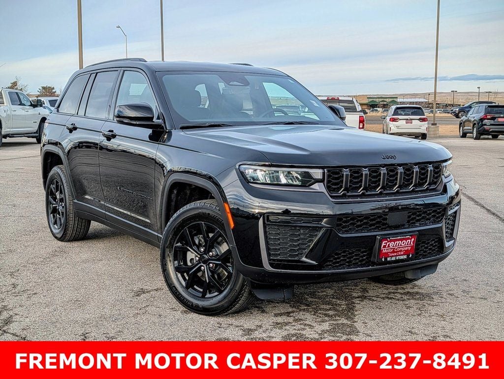 2026 Jeep Grand Cherokee Laredo Altitude
