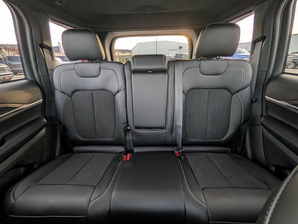 2026 Jeep Grand Cherokee Laredo Altitude