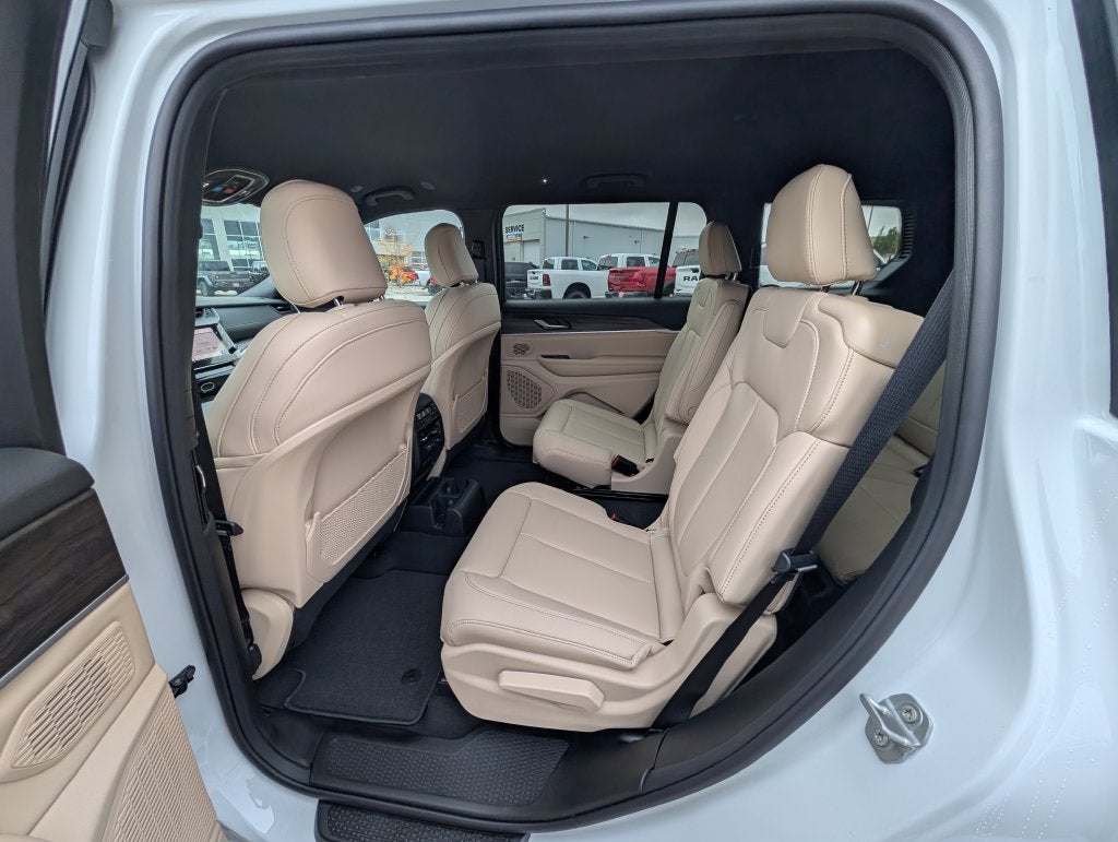 2027 Jeep Grand Cherokee L L LIMITED 4X4