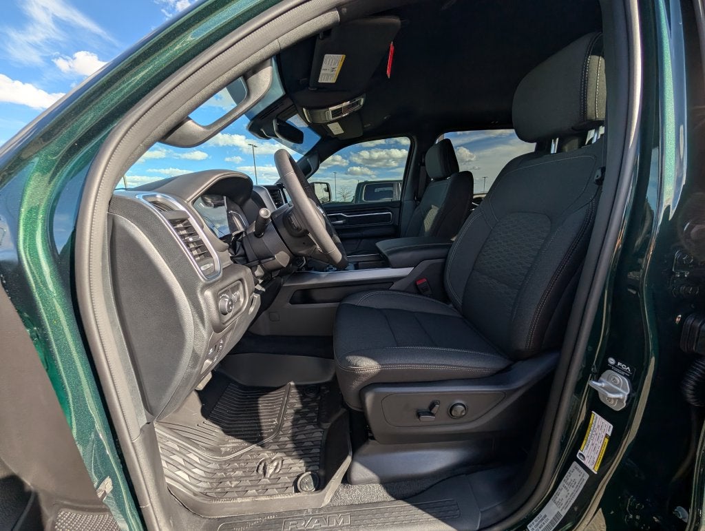 2027 RAM 1500 RAM 1500 BIG HORN CREW CAB 4X4 5'7' BOX