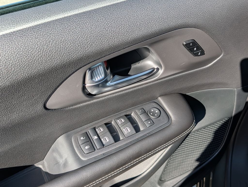 2027 Chrysler Pacifica Select AWD