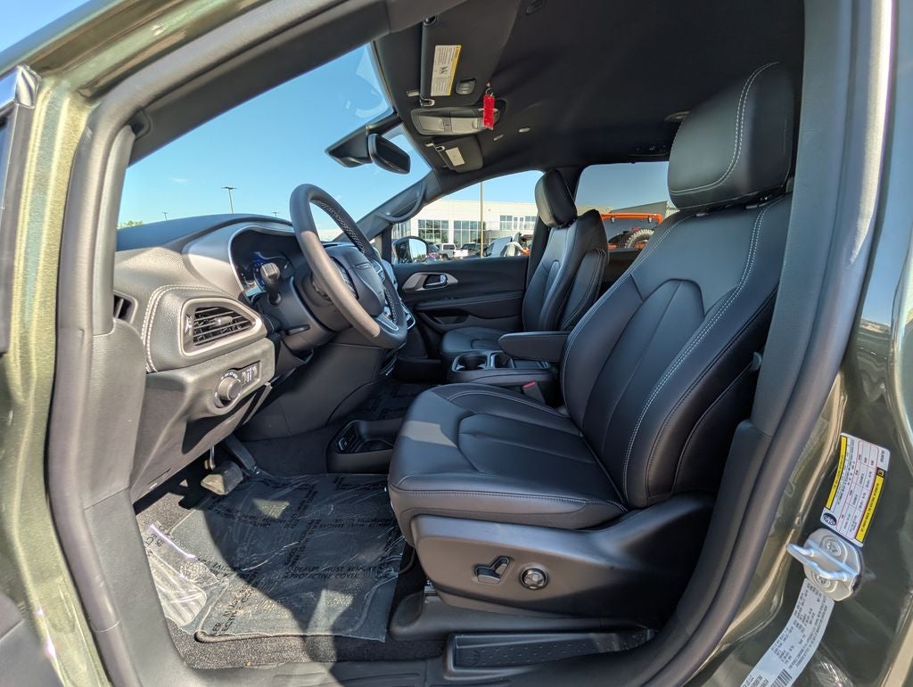 2027 Chrysler Pacifica Select AWD