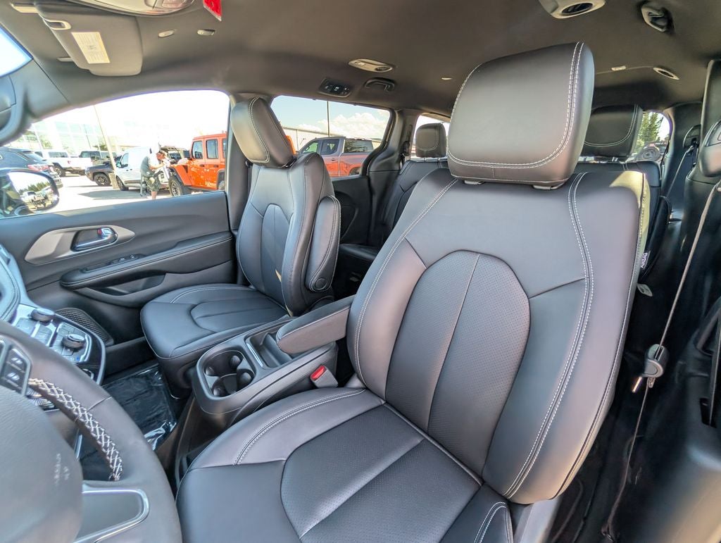 2027 Chrysler Pacifica Select AWD