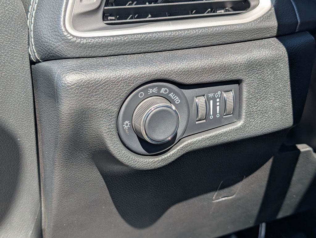 2027 Chrysler Pacifica Select AWD