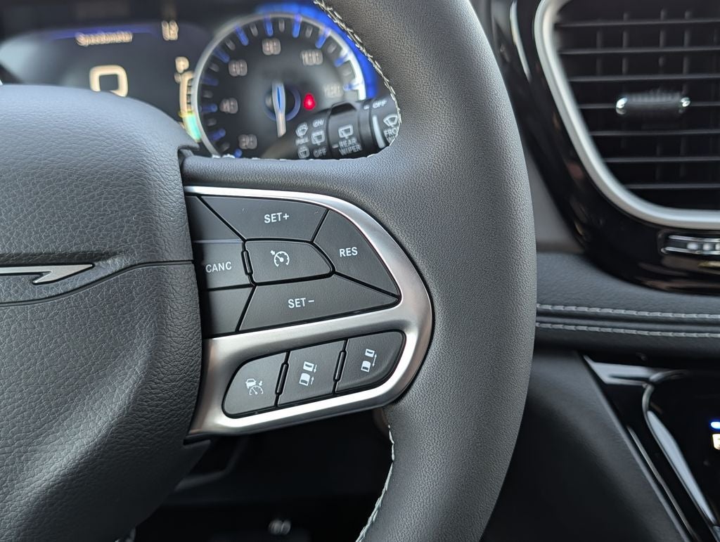2027 Chrysler Pacifica Select AWD