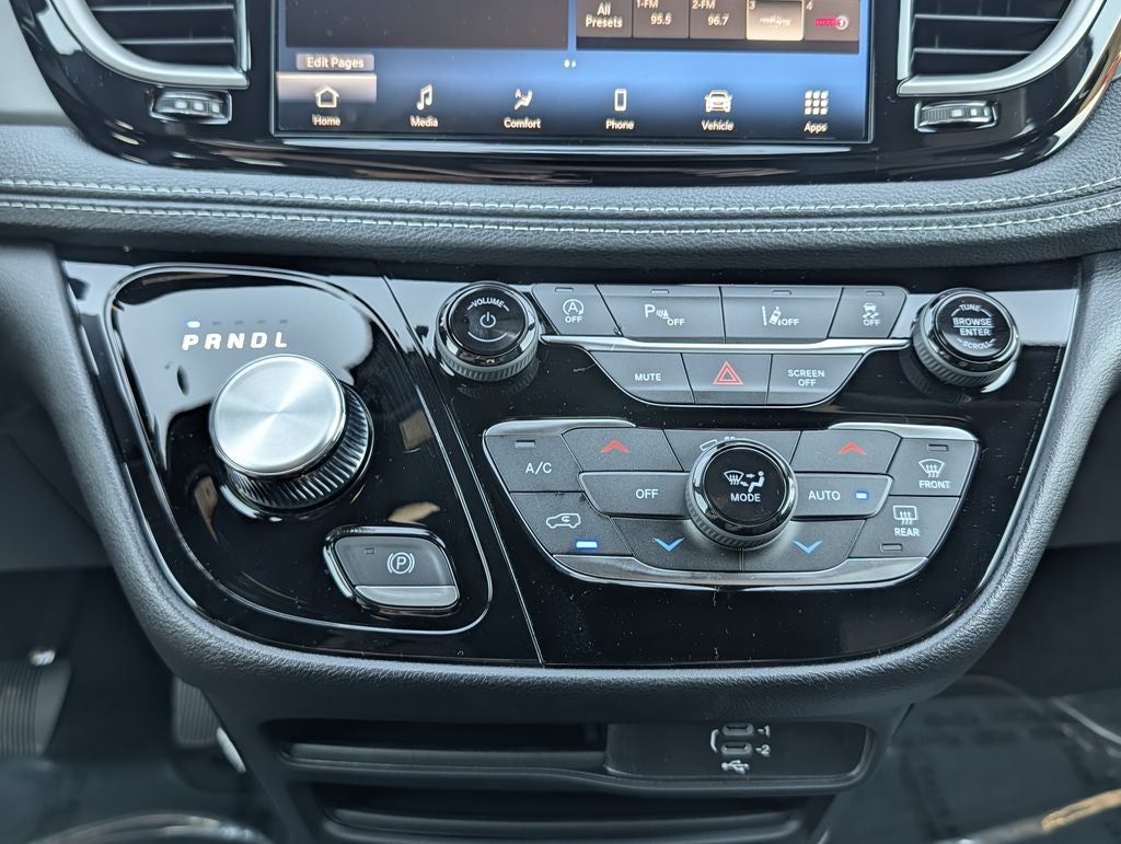 2027 Chrysler Pacifica Select AWD