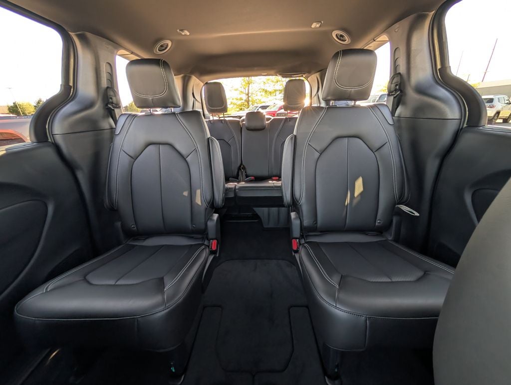 2027 Chrysler Pacifica Select AWD