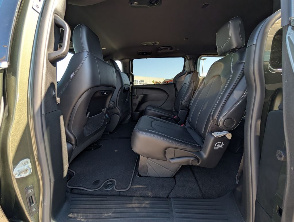 2027 Chrysler Pacifica Select AWD