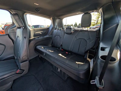 2027 Chrysler Pacifica Select AWD
