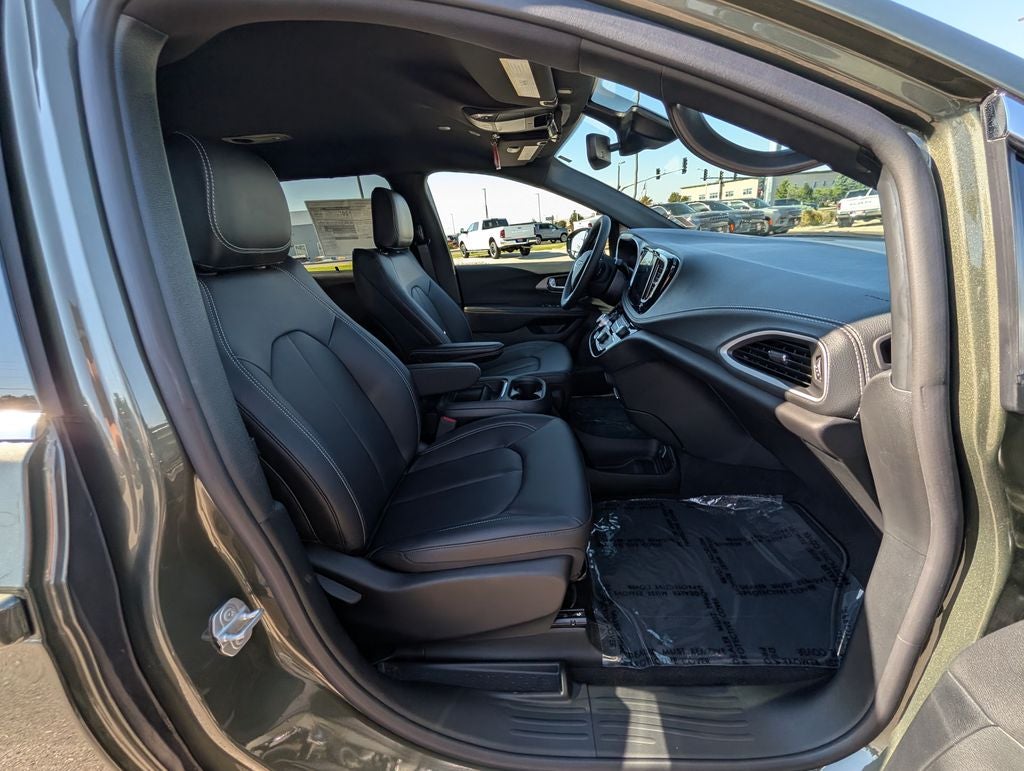 2027 Chrysler Pacifica Select AWD
