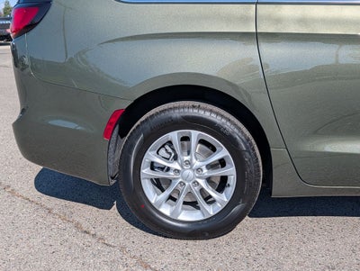 2027 Chrysler Pacifica Select AWD