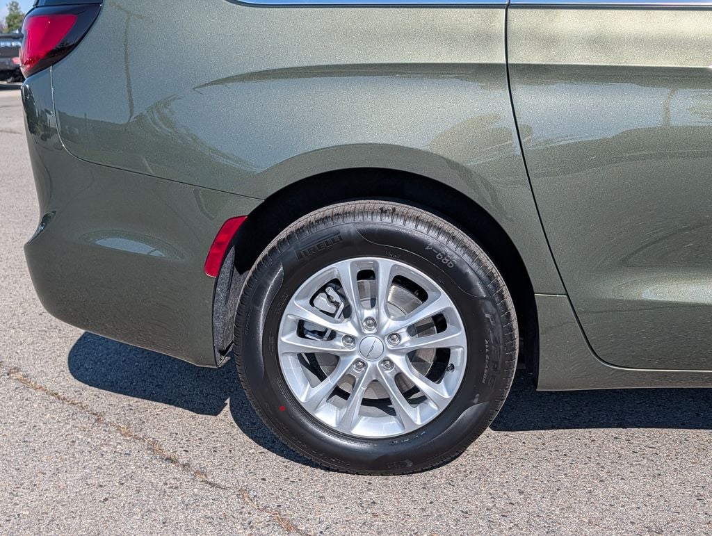 2027 Chrysler Pacifica Select AWD