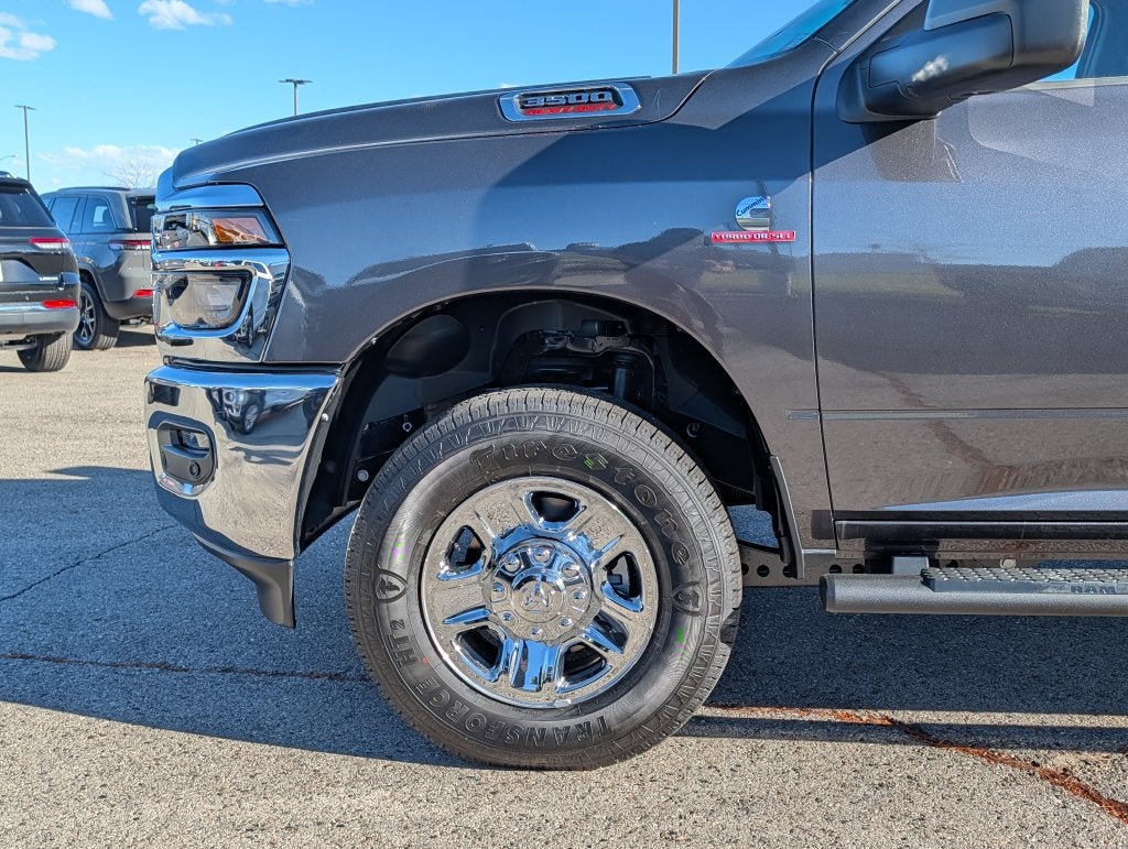 2027 RAM 3500 RAM 3500 TRADESMAN CREW CAB 4X4 8' BOX
