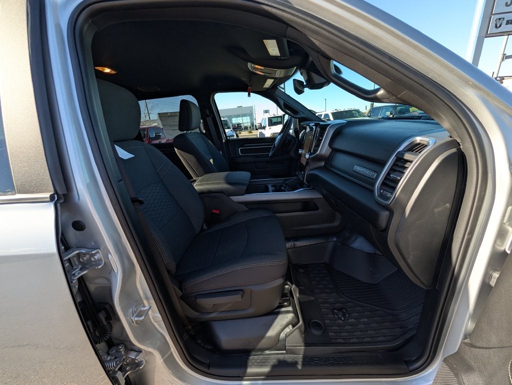 2027 RAM 3500 RAM 3500 BIG HORN CREW CAB 4X4 8' BOX