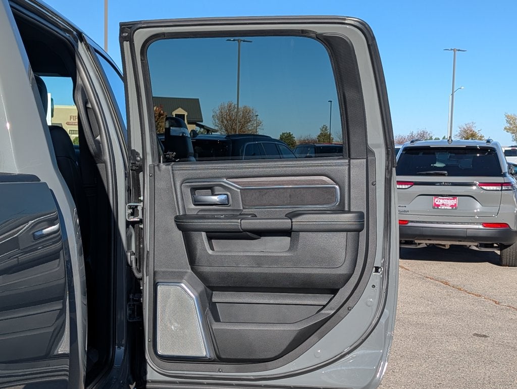 2027 RAM 3500 RAM 3500 LARAMIE CREW CAB 4X4 8' BOX