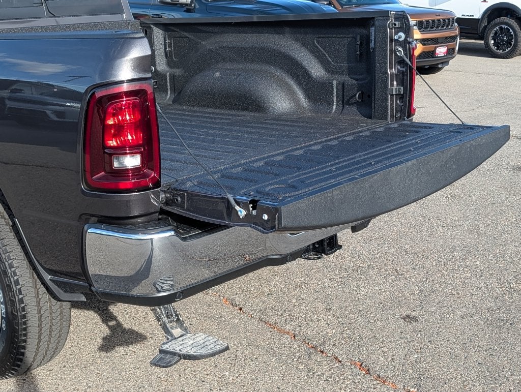 2027 RAM 2500 RAM 2500 TRADESMAN CREW CAB 4X4 6'4' BOX