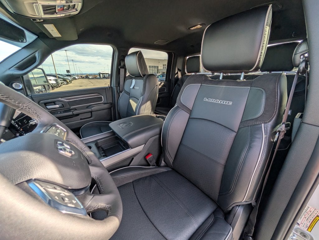 2027 RAM 2500 RAM 2500 LARAMIE CREW CAB 4X4 6'4' BOX