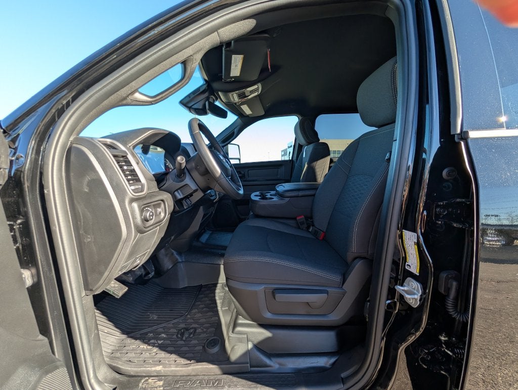 2027 RAM 2500 RAM 2500 TRADESMAN CREW CAB 4X4 6'4' BOX