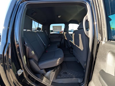 2027 RAM 2500 RAM 2500 TRADESMAN CREW CAB 4X4 6'4' BOX