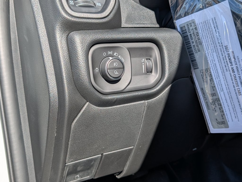 2027 RAM 3500 RAM 3500 TRADESMAN CREW CAB CHASSIS 4X4 60' CA