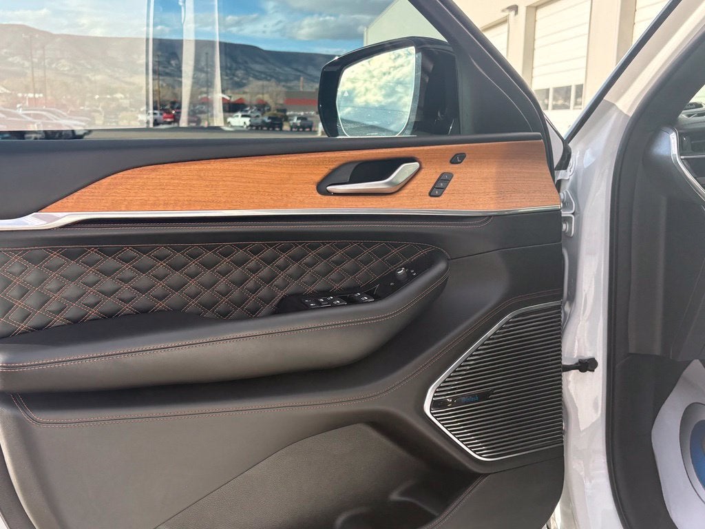 2023 Jeep Grand Cherokee Summit Reserve