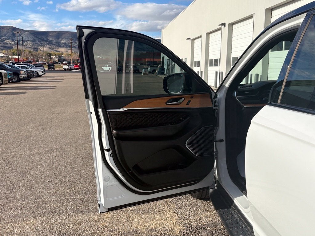 2023 Jeep Grand Cherokee Summit Reserve