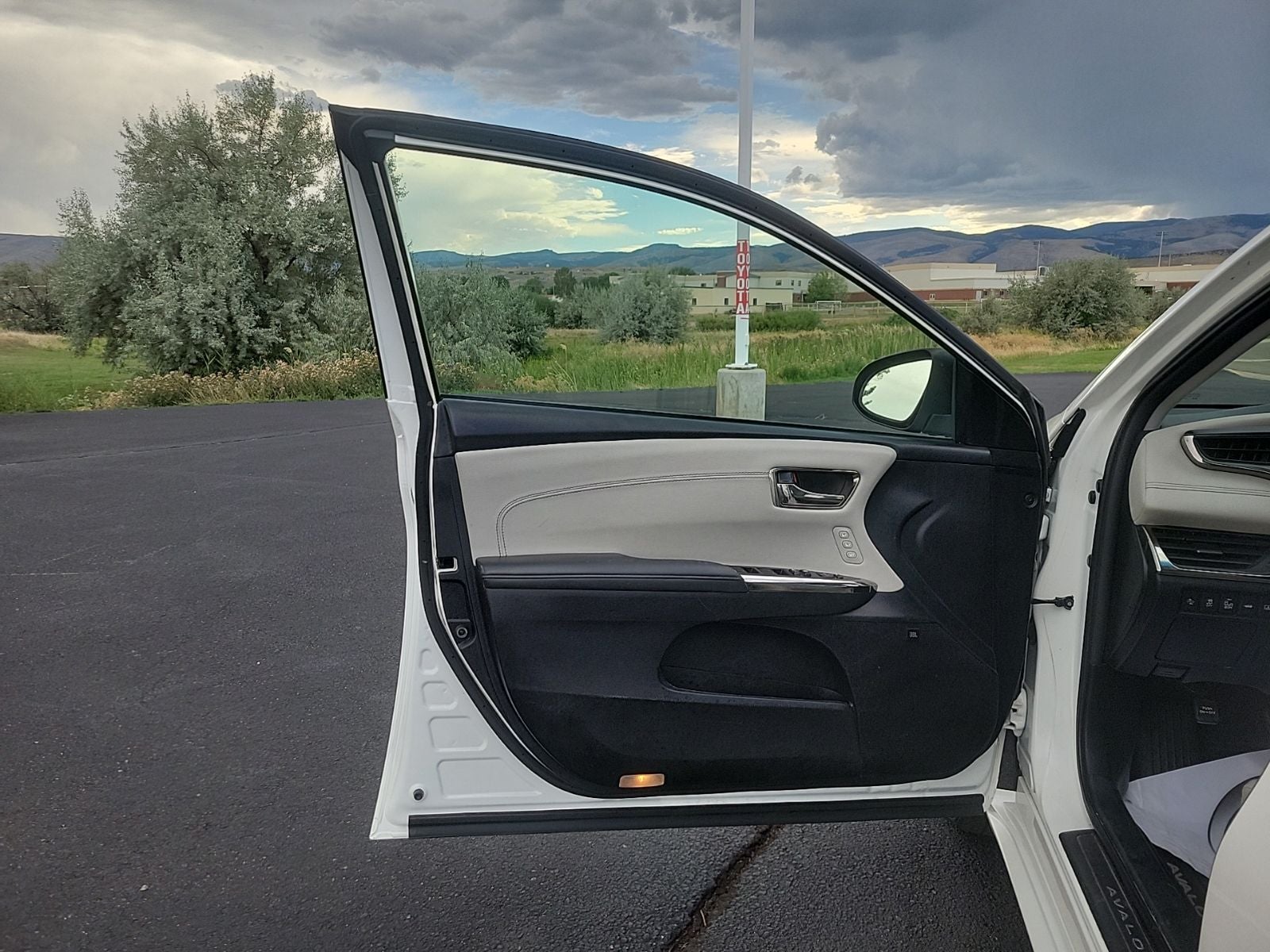 2018 Toyota Avalon Hybrid Limited