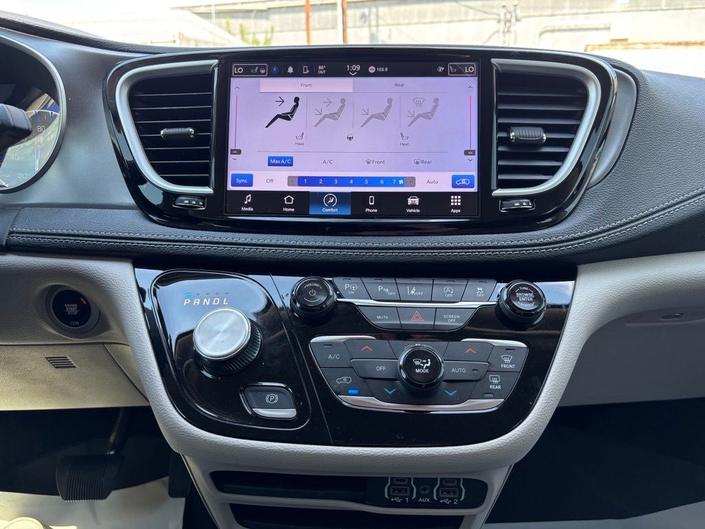 2024 Chrysler Pacifica Touring L