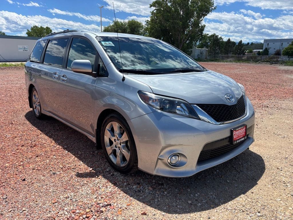 2013 Toyota Sienna SE 8 Passenger