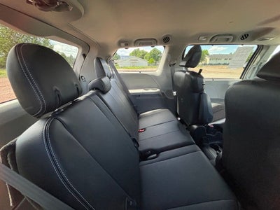 2013 Toyota Sienna SE 8 Passenger