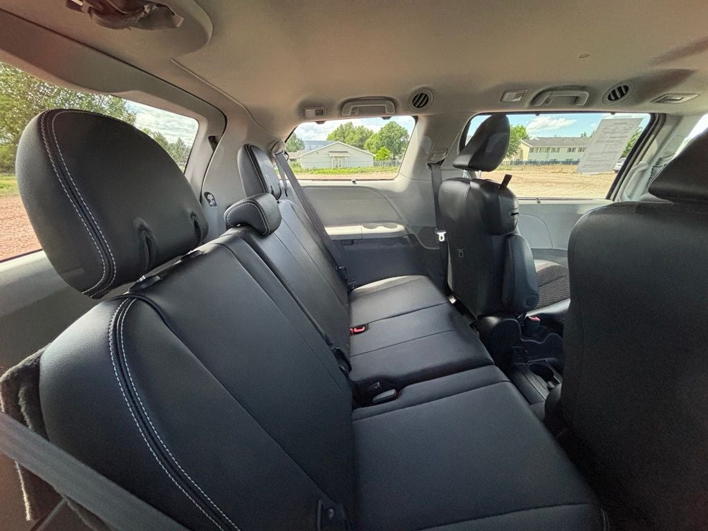 2013 Toyota Sienna SE 8 Passenger
