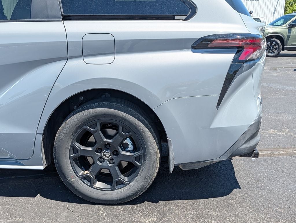 2025 Toyota Sienna Woodland Edition
