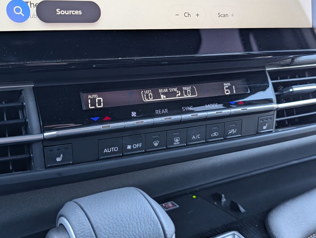 2025 Toyota Sienna Woodland Edition
