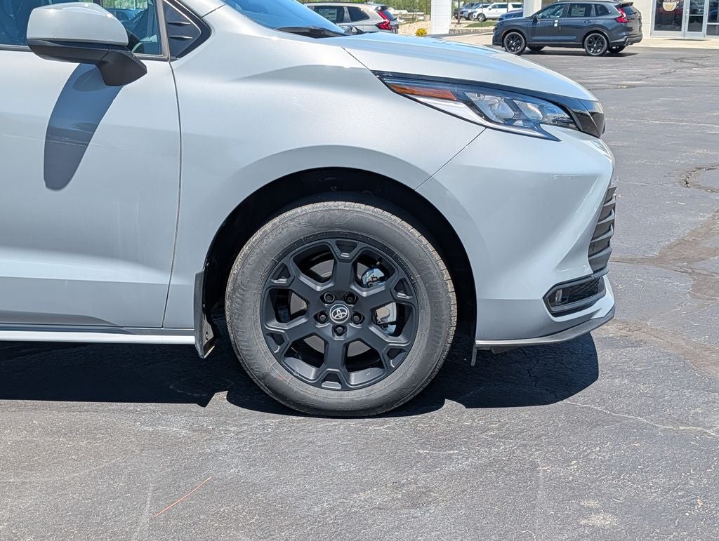 2025 Toyota Sienna Woodland Edition