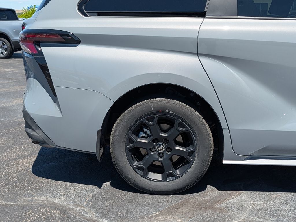 2025 Toyota Sienna Woodland Edition