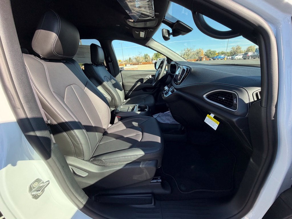 2027 Chrysler Pacifica PACIFICA SELECT AWD