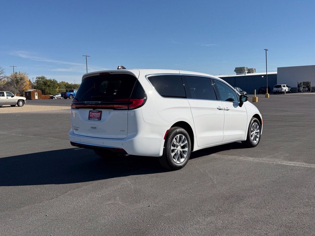 2027 Chrysler Pacifica PACIFICA SELECT AWD