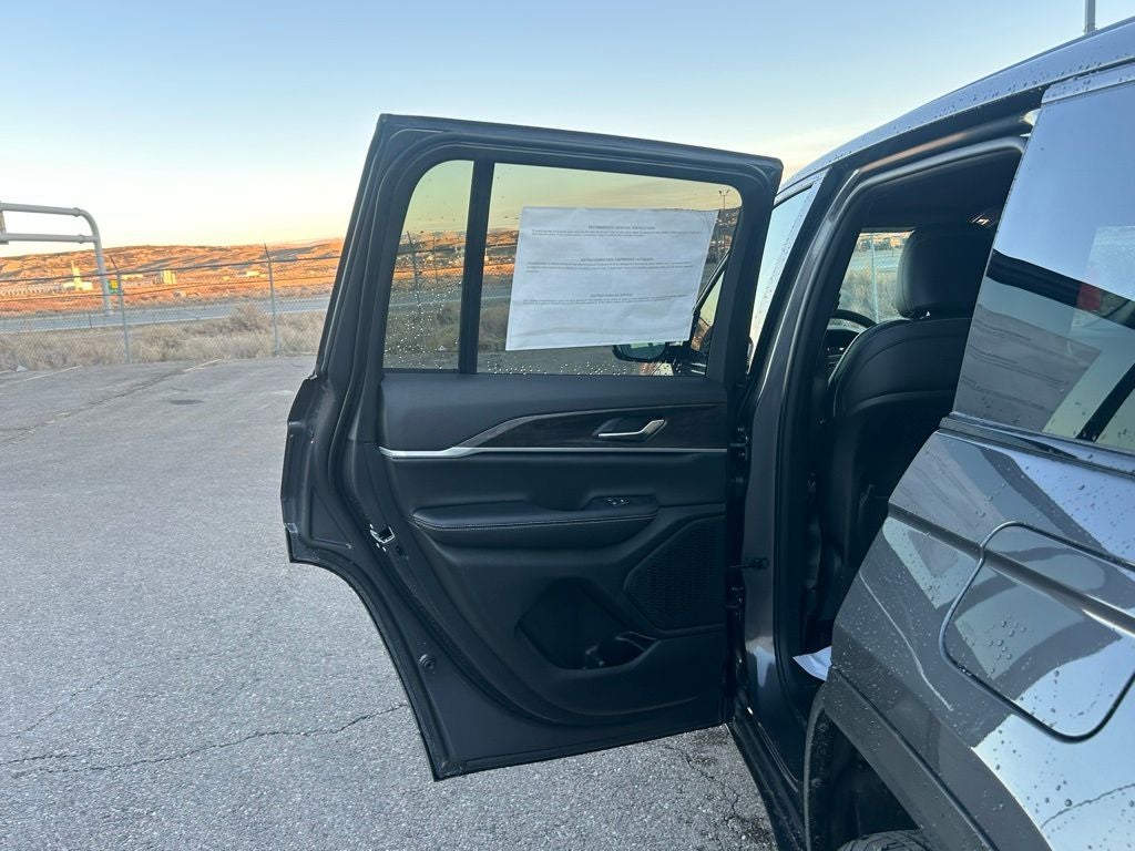 2026 Jeep Grand Cherokee Laredo
