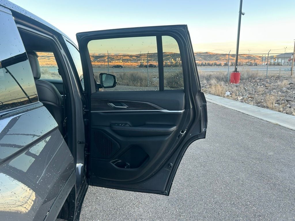 2026 Jeep Grand Cherokee Laredo