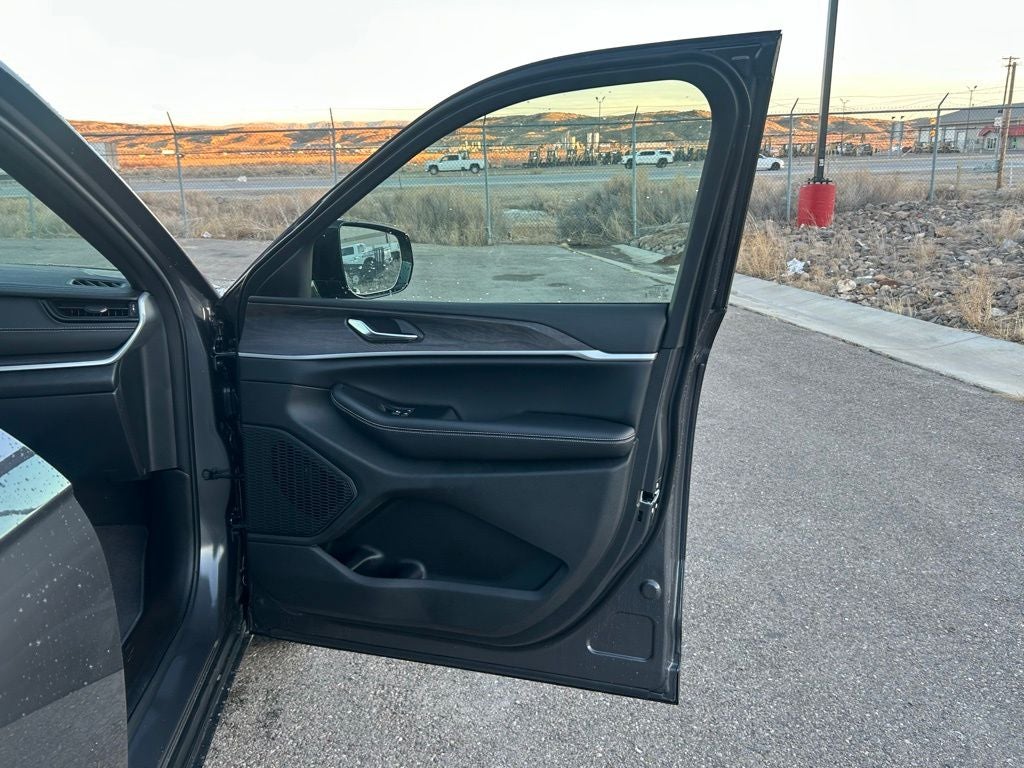 2026 Jeep Grand Cherokee Laredo