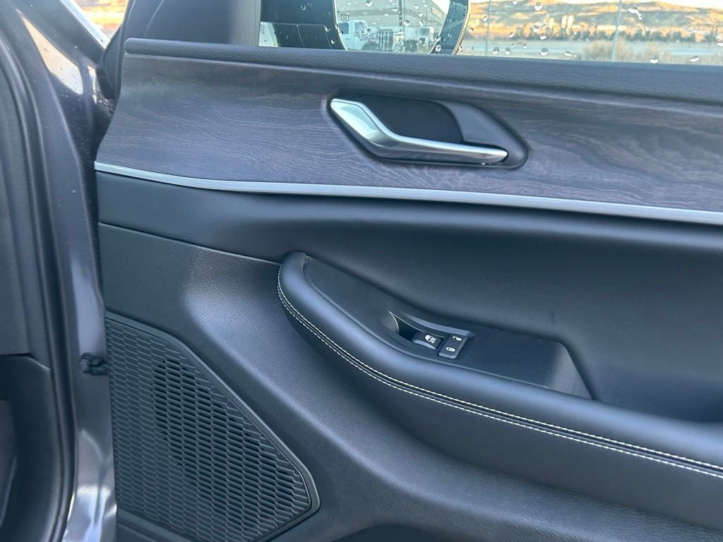 2026 Jeep Grand Cherokee Laredo