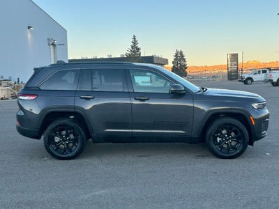 2026 Jeep Grand Cherokee Laredo