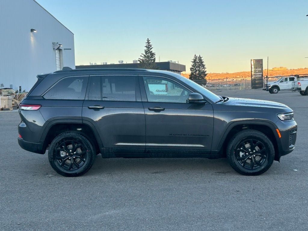 2026 Jeep Grand Cherokee Laredo
