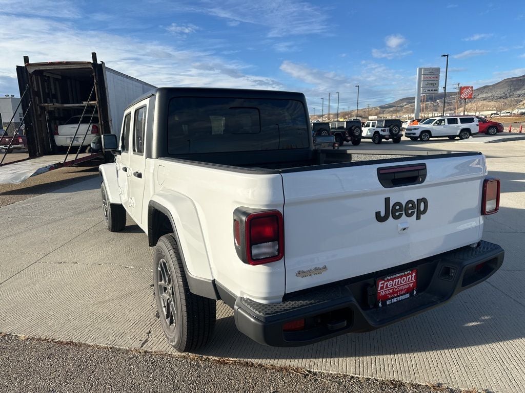 2025 Jeep Gladiator Sport S photo 3