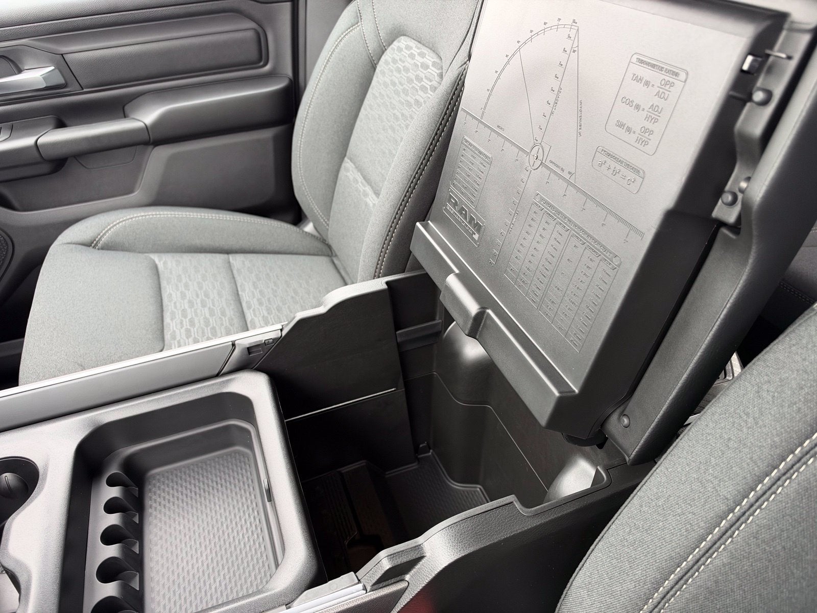 2027 RAM 1500 1500 EXPRESS CREW CAB 4X4 5'7' BOX