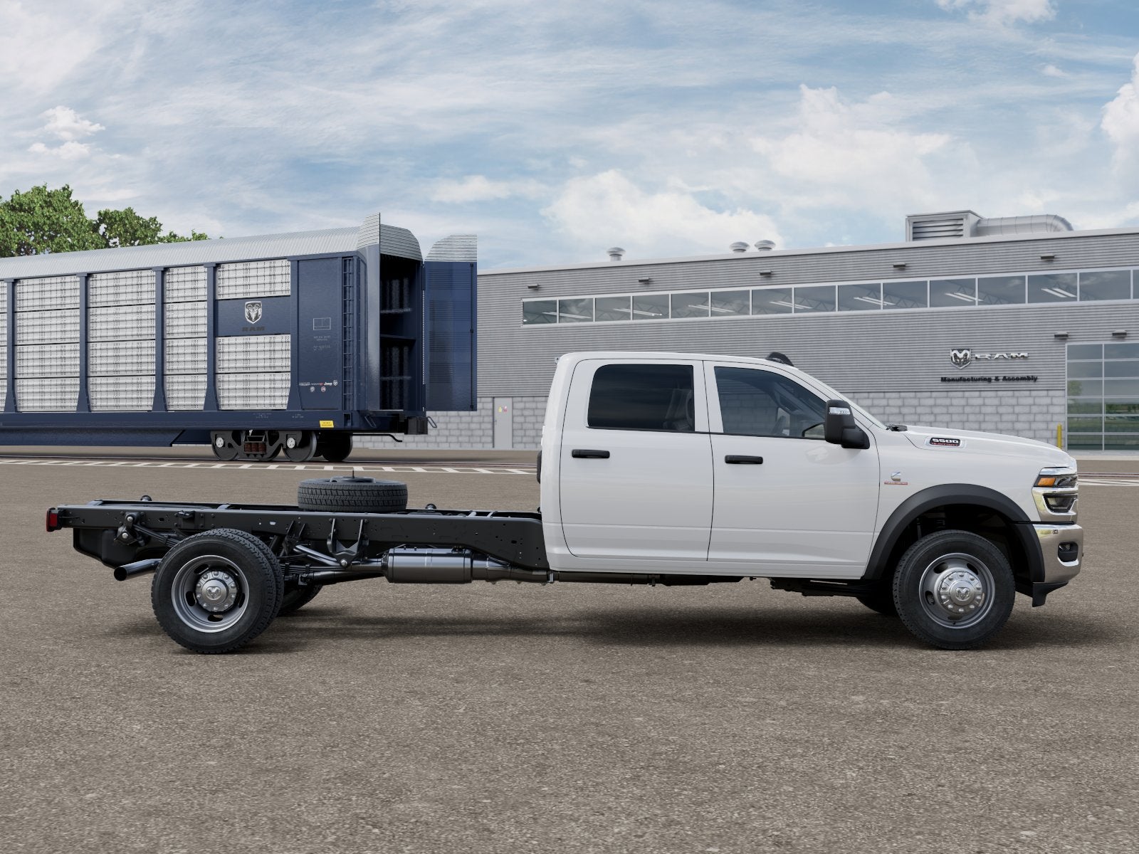 2027 RAM 5500HD 5500 TRADESMAN CHASSIS CREW CAB 4X4 84' CA