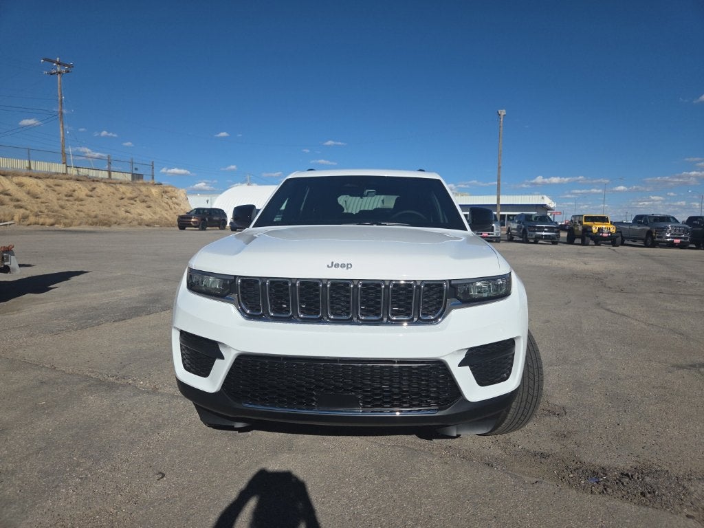 2027 Jeep Grand Cherokee Laredo X
